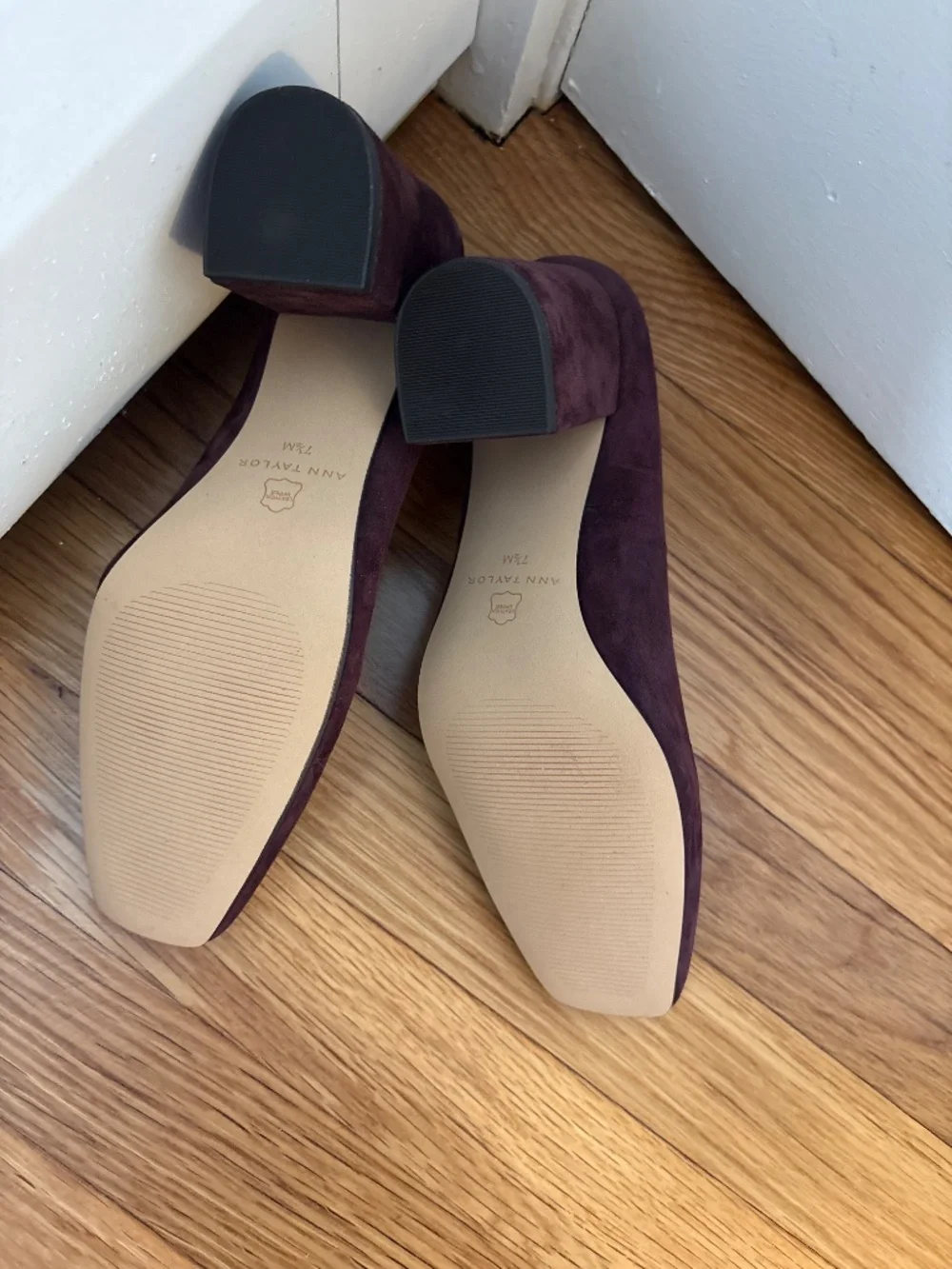 Ann Taylor Burgundy Suede Block Heels, Chain Buckle, Sz 7.5, NWOB